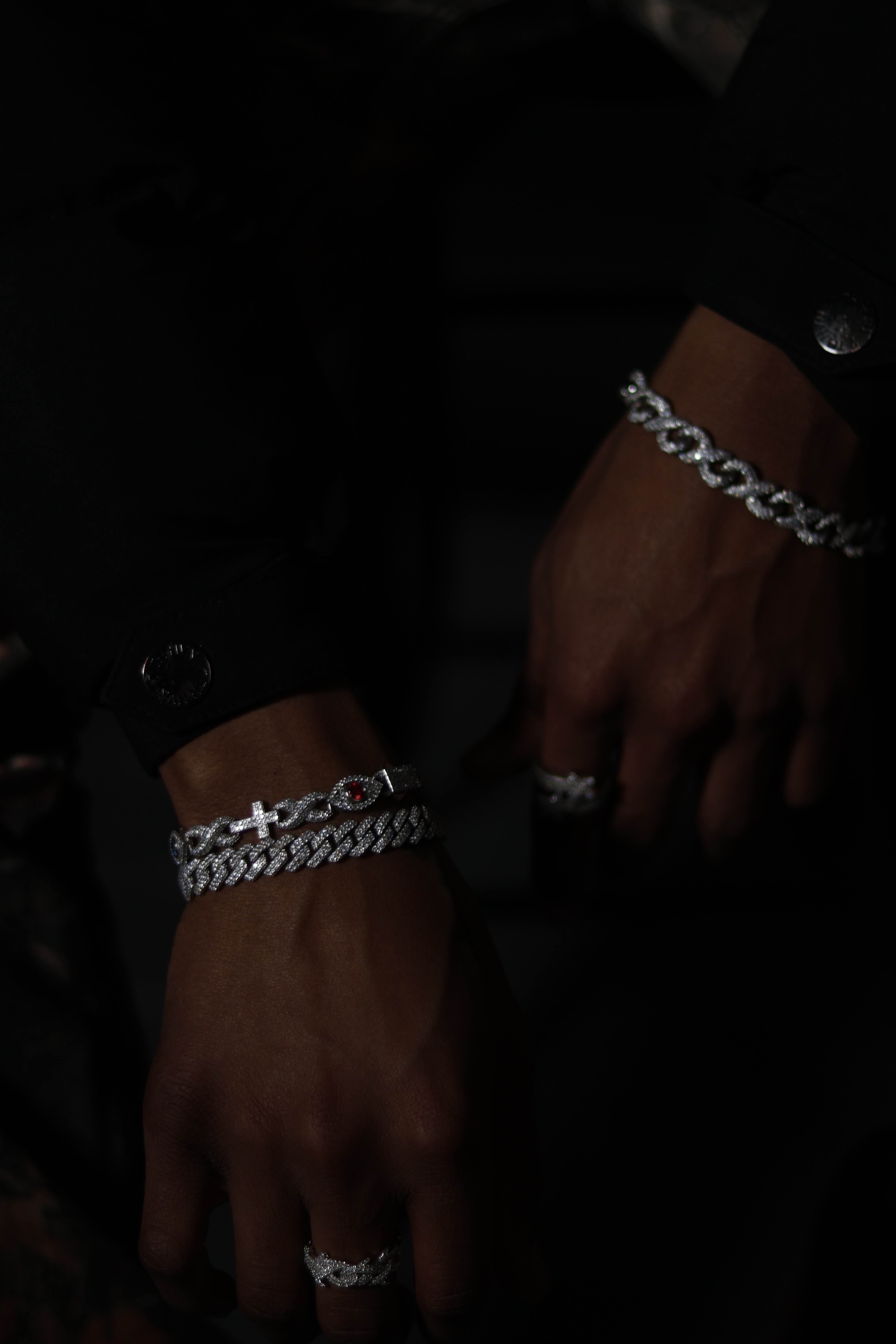 Vintage-inspired jewelry piece - classic design